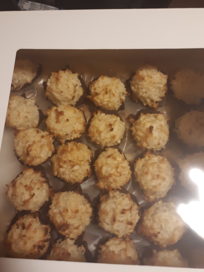 ms_other_dark_choc_dipped_macaroon