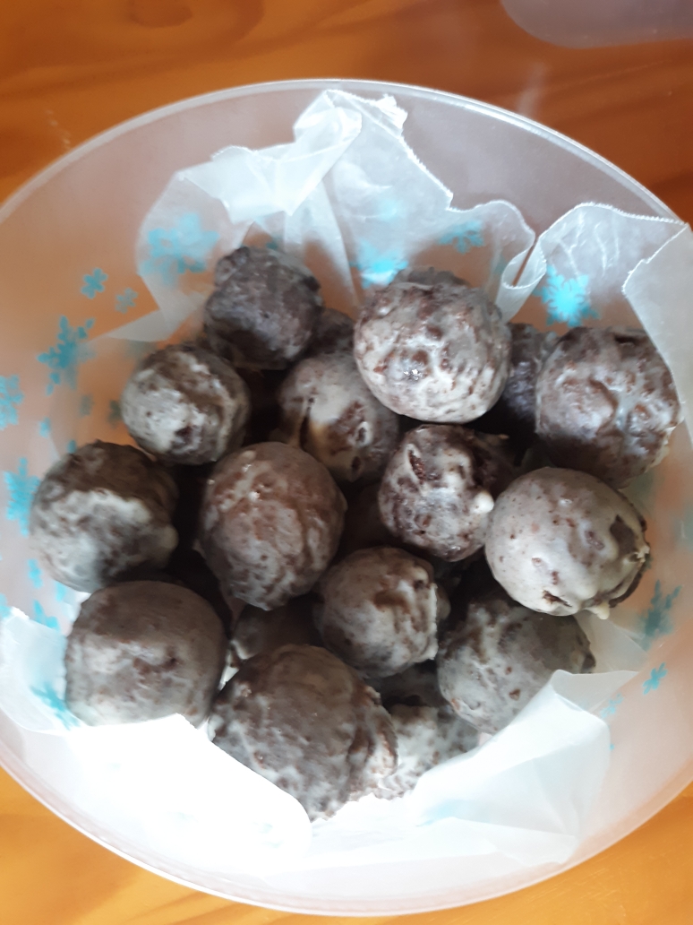 ms_pastry_doughnut_hole_choc